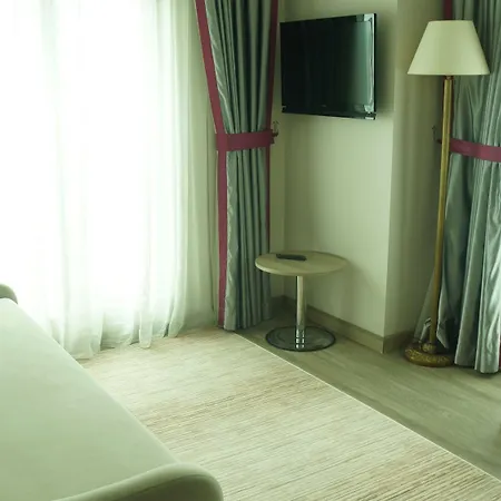 Hotel Dab 4*